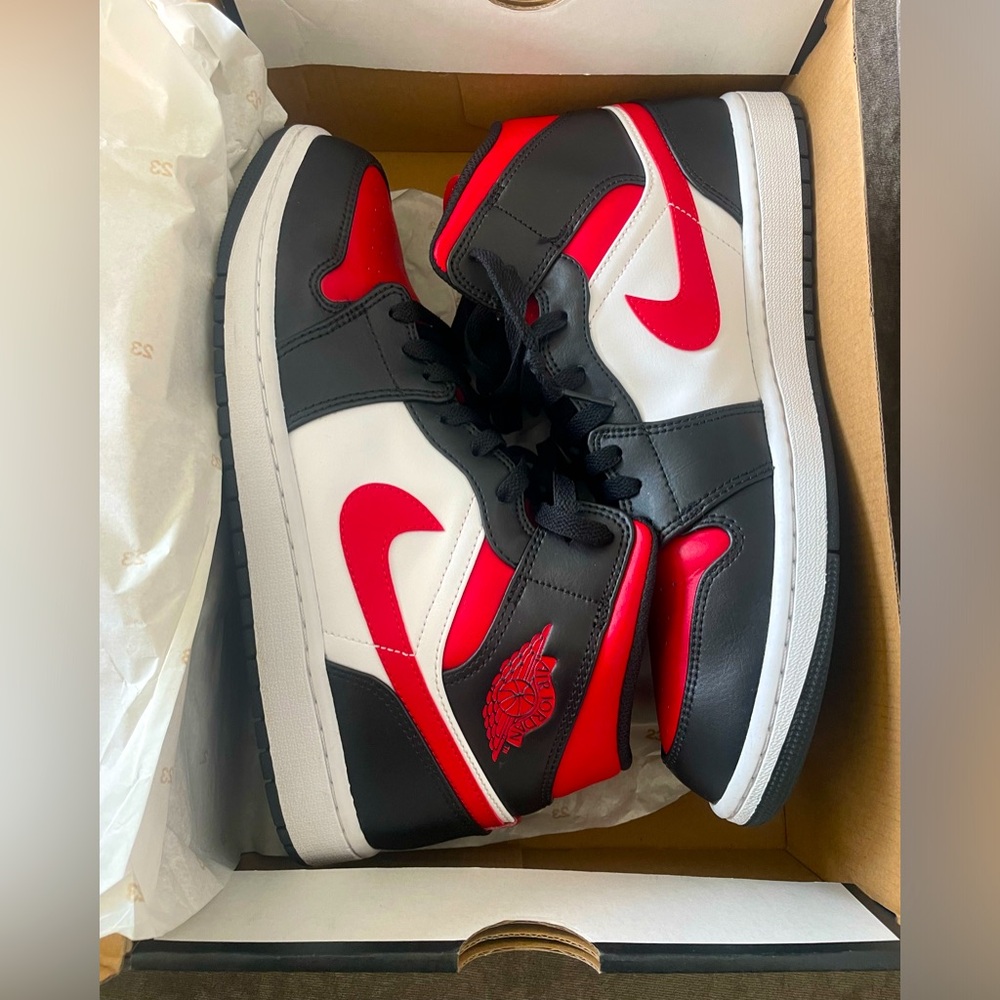 Mint condition Mens Red/black Jordan 1s In Original Box